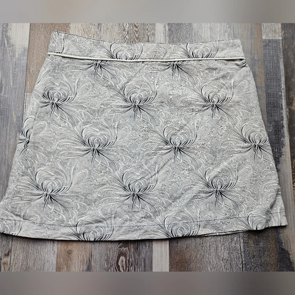 Patagonia Women's Button Out Boardie Skirt 58535 Size 10 Black + White pattern - Picture 4 of 9